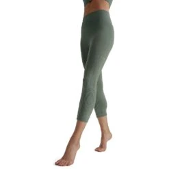 Born Living Yoga Legging Capri Sans Couture Kilwa