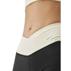 Born Living Yoga Legging Court By Vikika Tay -TRADEINN Soldes born living yoga legging court by vikika tay 4