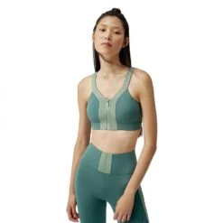 Born Living Yoga Sommet Matsya